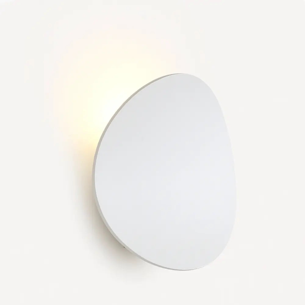 Applique murale dorée ronde en aluminium, LED, lumière douce et chaleureuse.