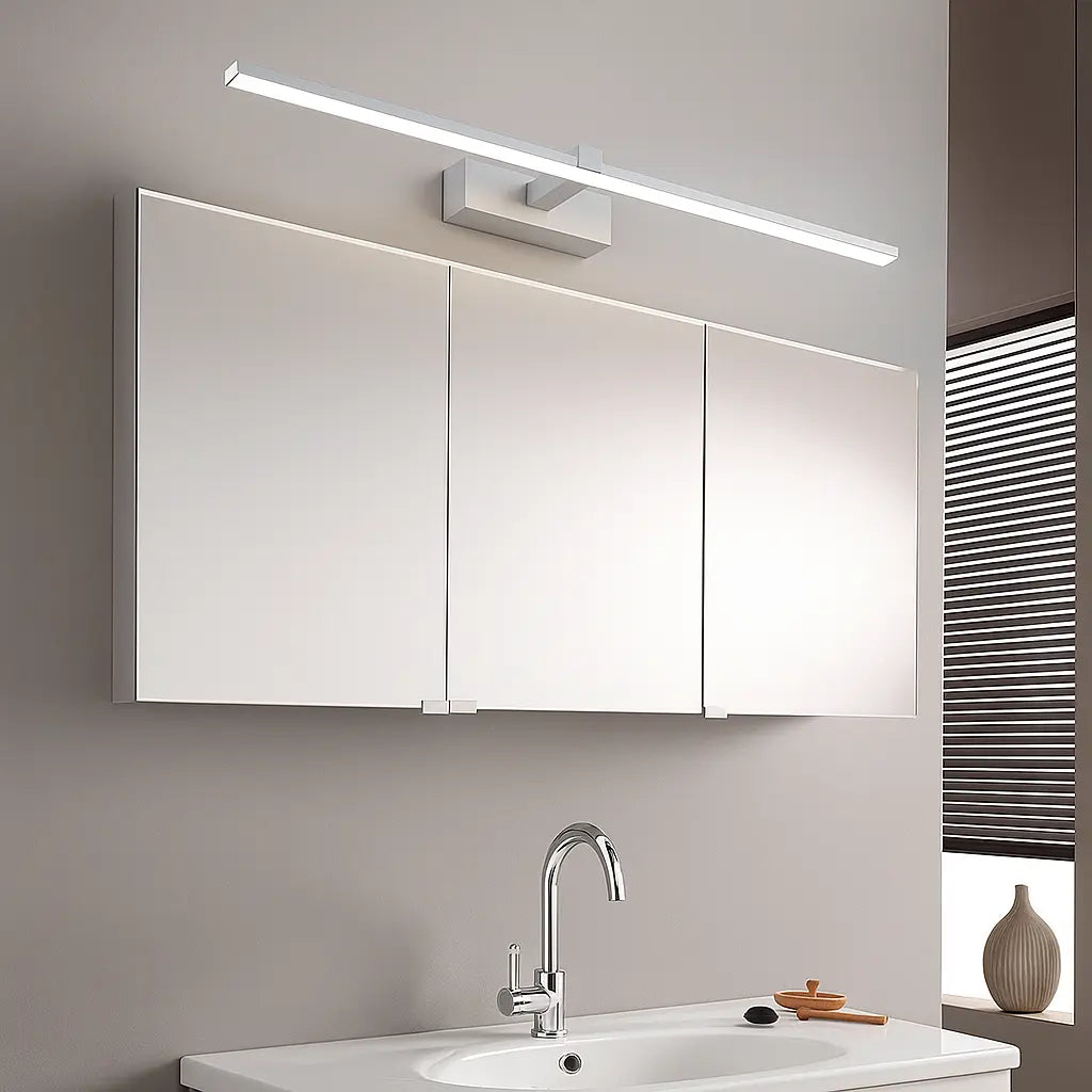 Applique murale LED blanche, design moderne, aluminium IP44 pour salle de bain.