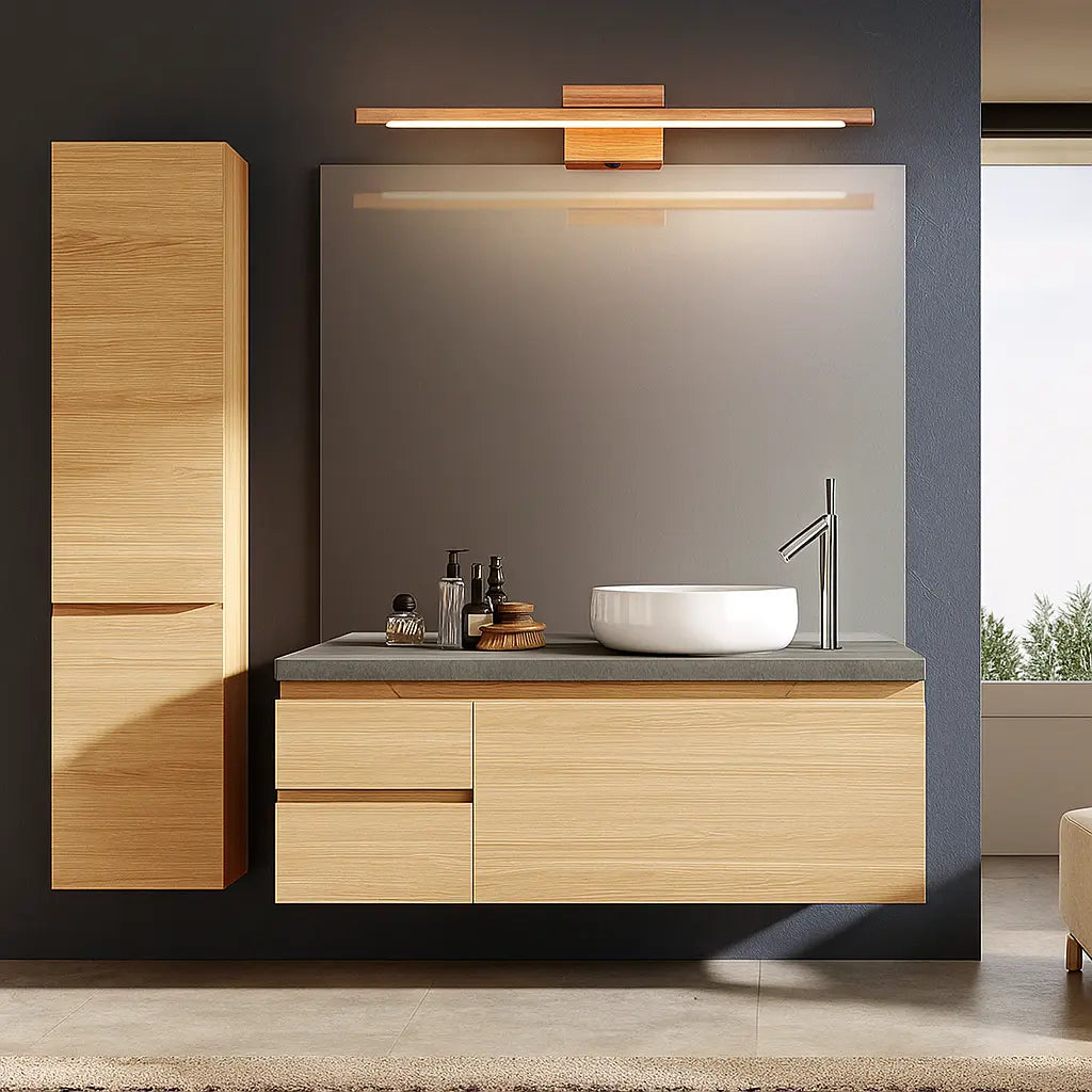 Applique murale LED bois orientée vers le bas, éclaire un miroir de salle de bain.