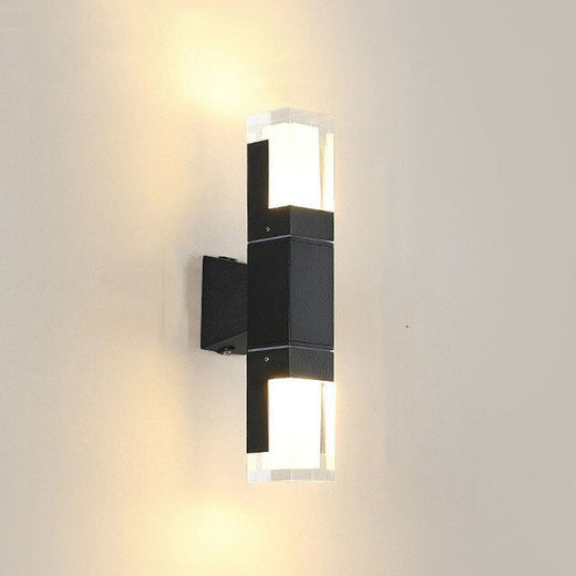Luminaire mural noir moderne rectangulaire, LED, lumière blanche chaude aux deux extrémités.