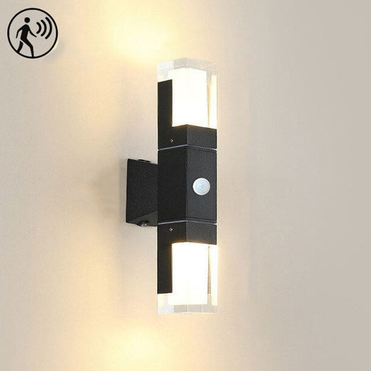 Applique murale LED noire, verre dépoli, lumière chaude haut-bas, détecteur et IP65.