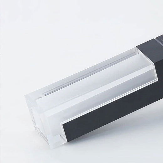 Luminaire rectangulaire noir transparent, lignes épurées, IP65, type applique LED extérieure.
