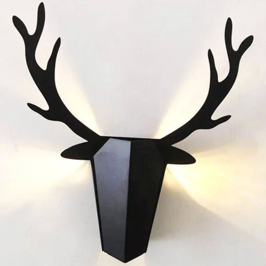 Applique murale bois LED tête de cerf design, lumière douce et forme ludique.