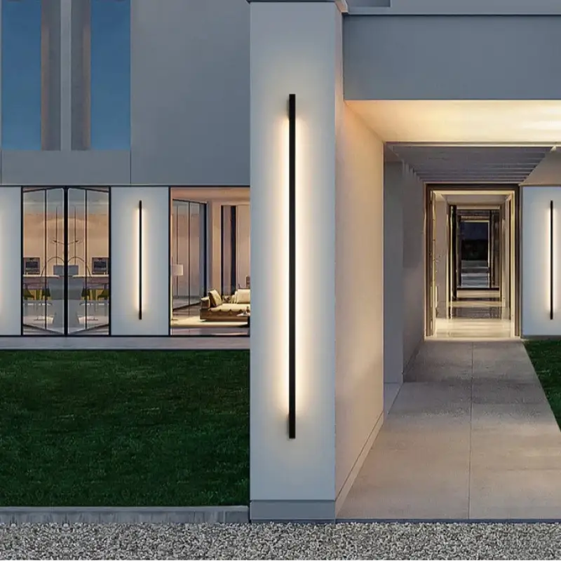 LUMINAIRE MAISON applique murale extérieur LED élancée en aluminium, éclairage façade moderne.